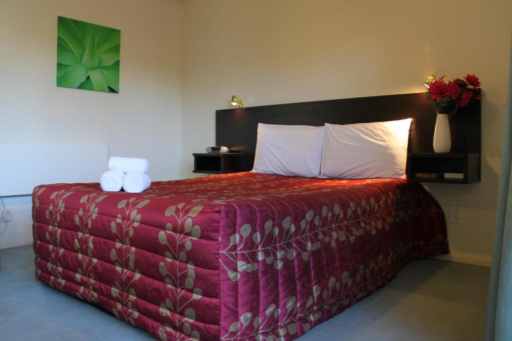 Postel nebo postele na pokoji v ubytování Alcala Motor Lodge