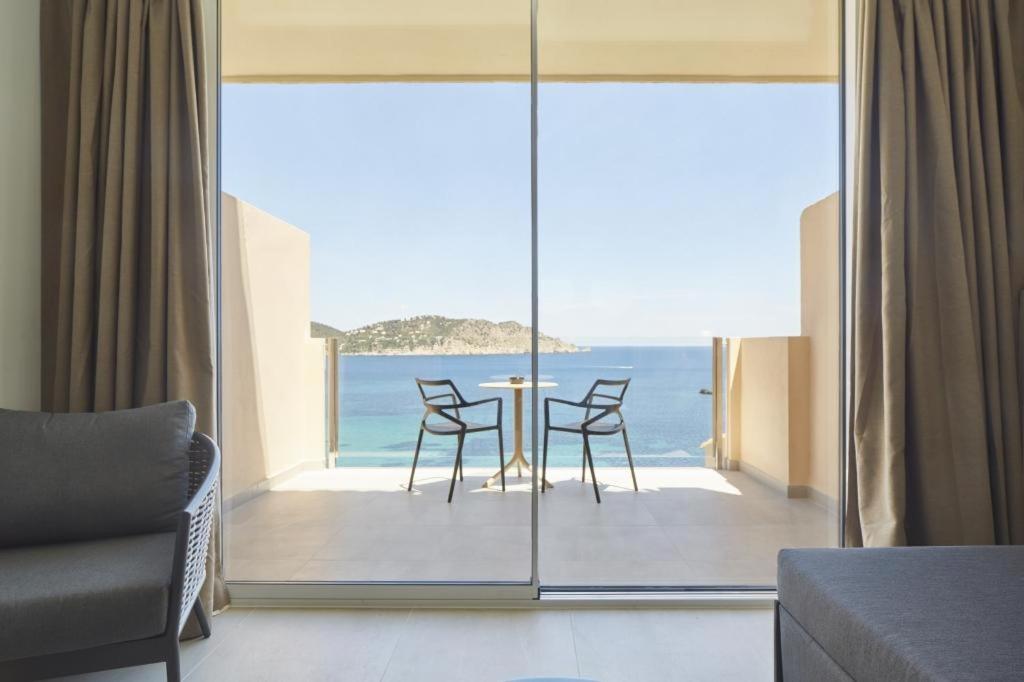 Invisa Hotel Club Cala Verde - 