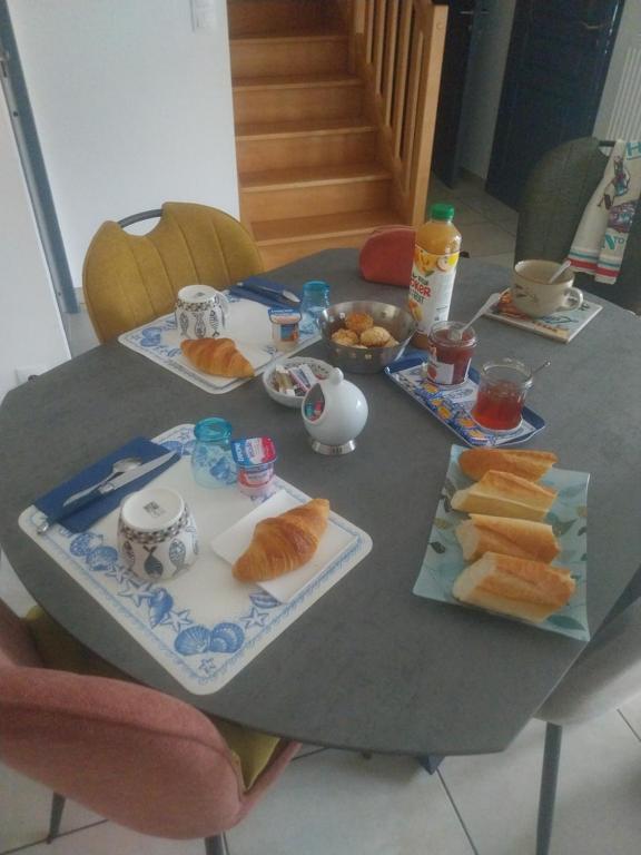 a table with plates of food on top of it at Cenina in Saint-Pair-sur-Mer