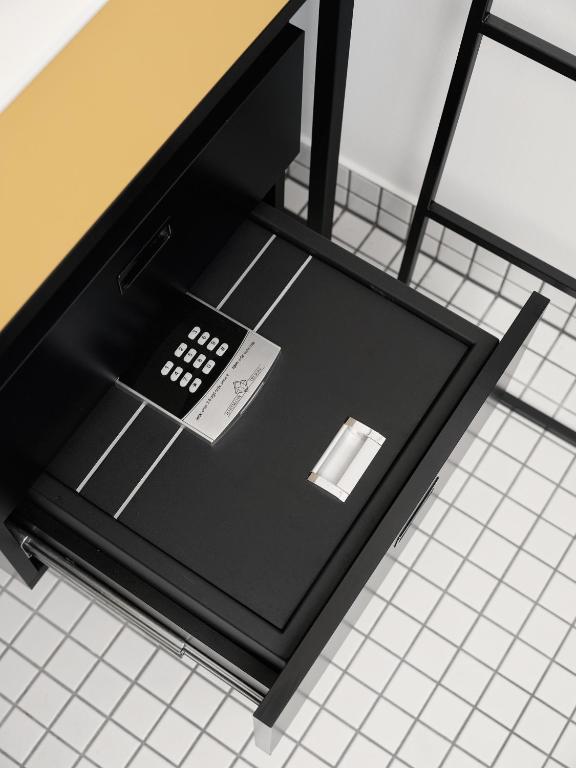 Bob W Münchner Freiheit - Resim 22