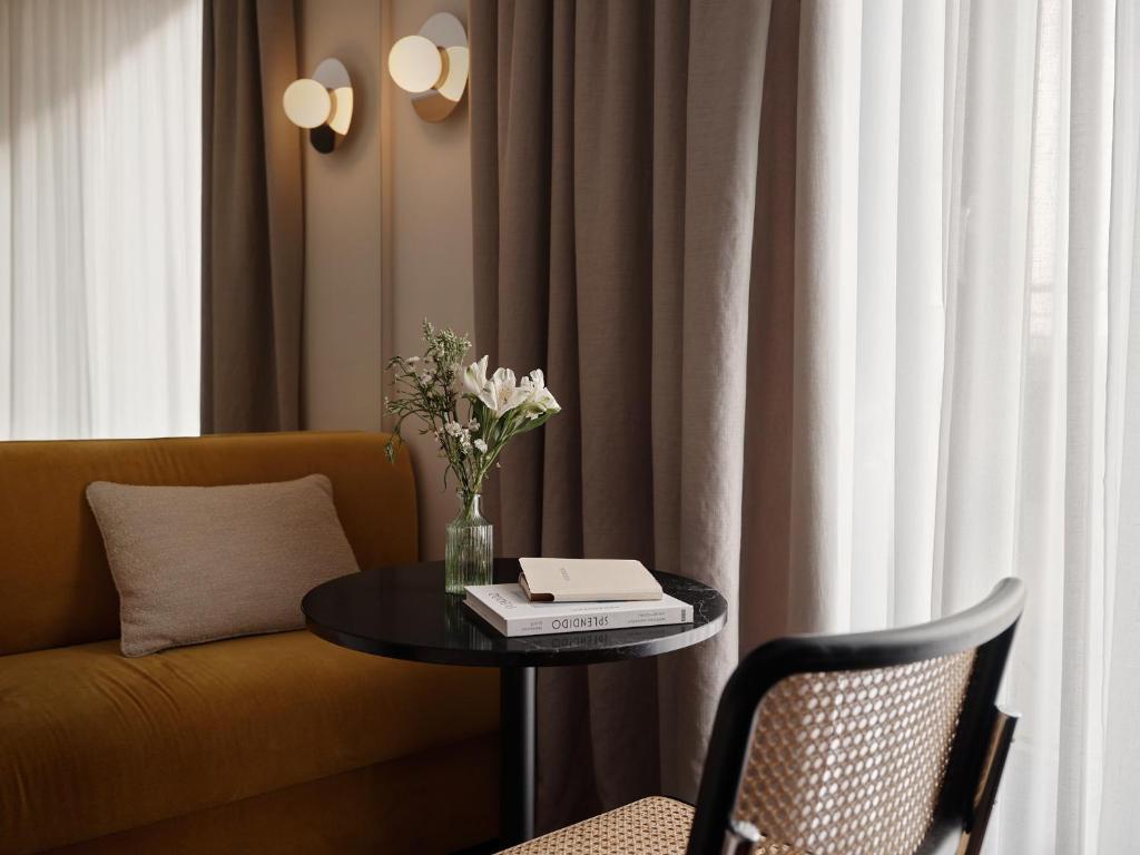 Bob W Münchner Freiheit - Resim 4