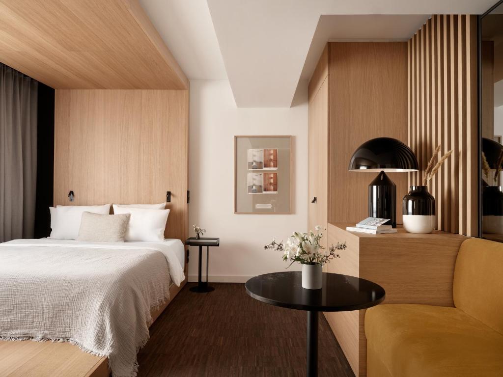 a hotel room with a bed and a couch at Bob W Münchner Freiheit in Munich
