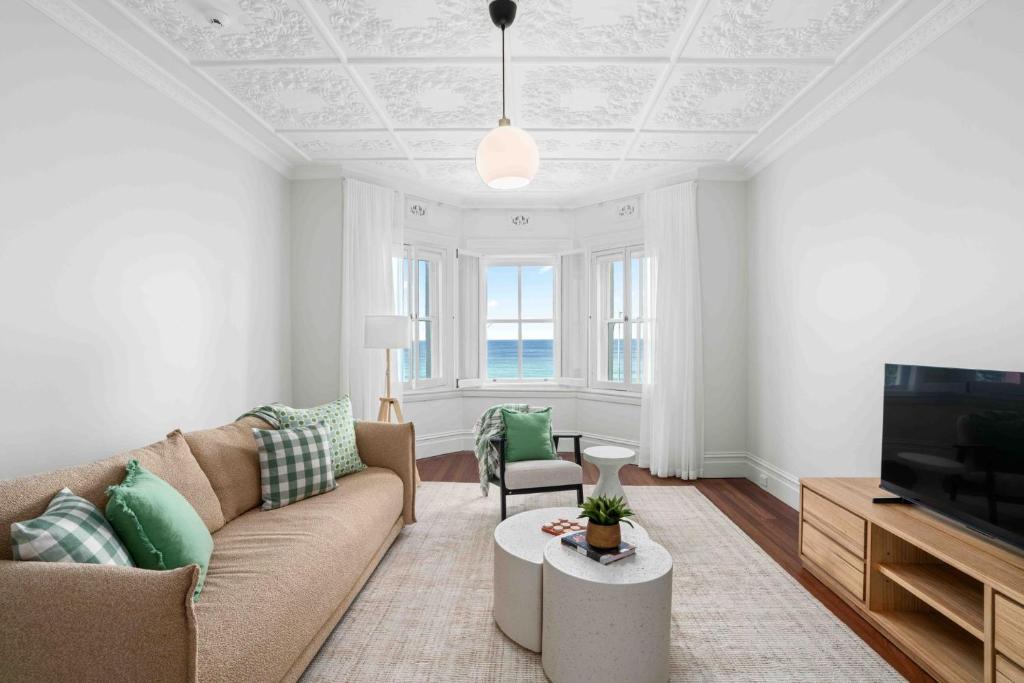 2-Bed Apartment with Stunning Bondi Beach Views, Sydney (updated prices ...