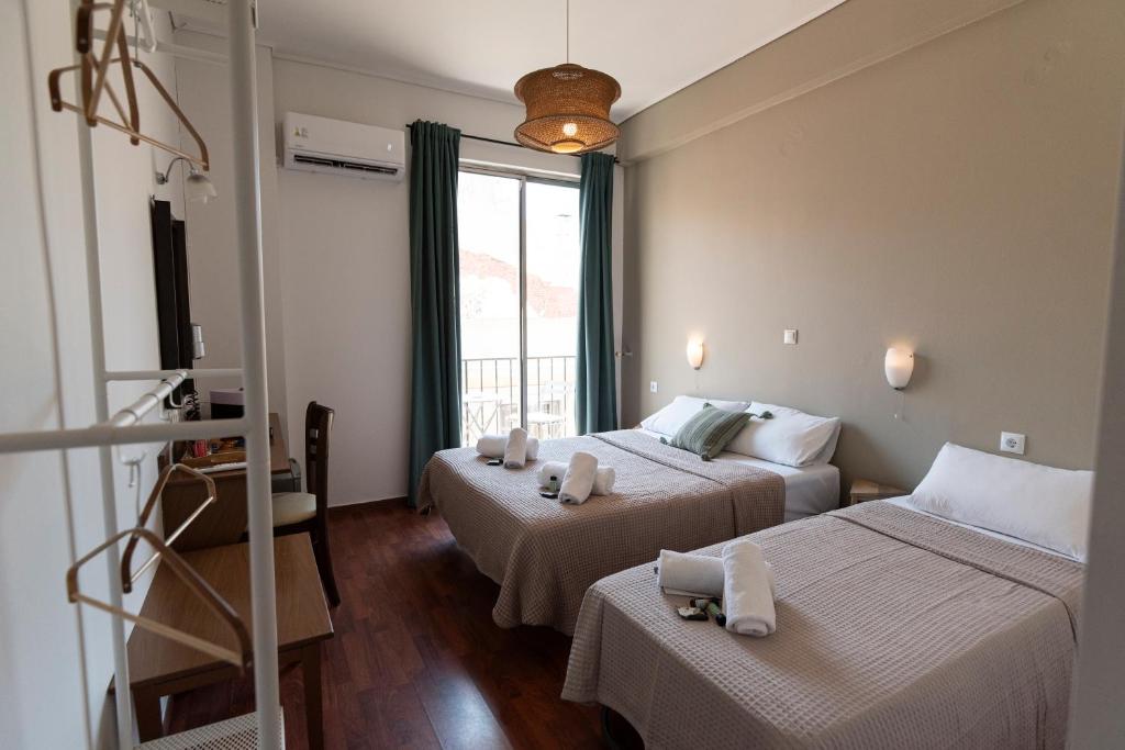 Ένα ή περισσότερα κρεβάτια σε δωμάτιο στο The Square Hotel by X&N