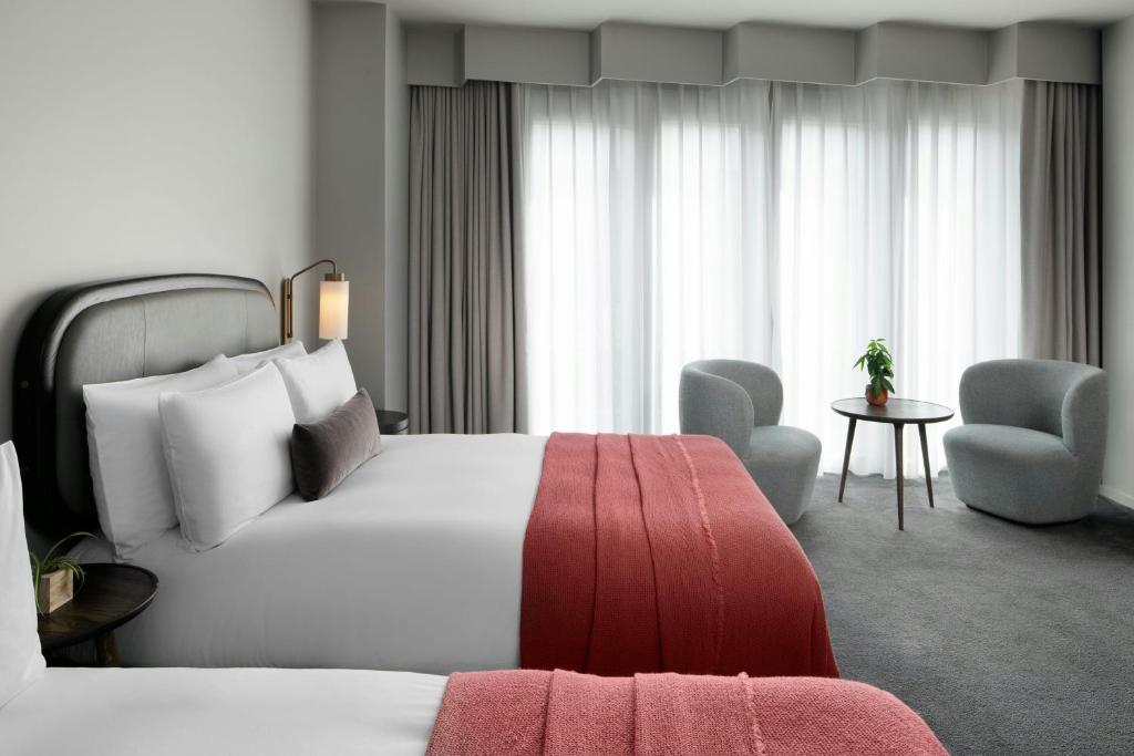 
Family Room with Two Double Beds and City View
