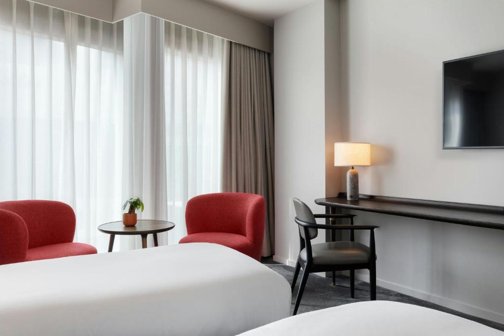 
Executive Room with Two Twin Beds and City View
