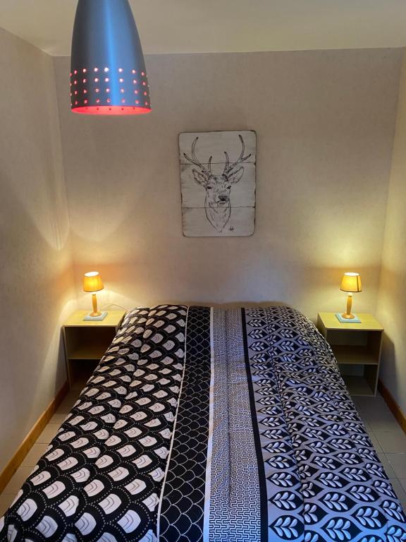 Postel nebo postele na pokoji v ubytování Val-locations sancy2