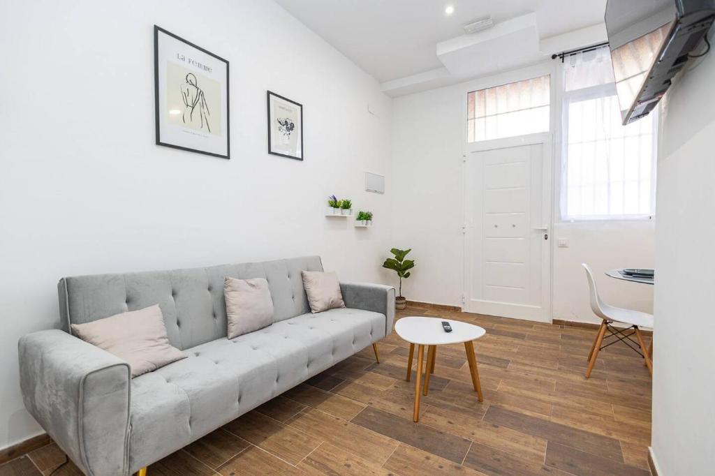 a living room with a couch and a table at Estudio barrio Patraix - cerca del Centro in Valencia
