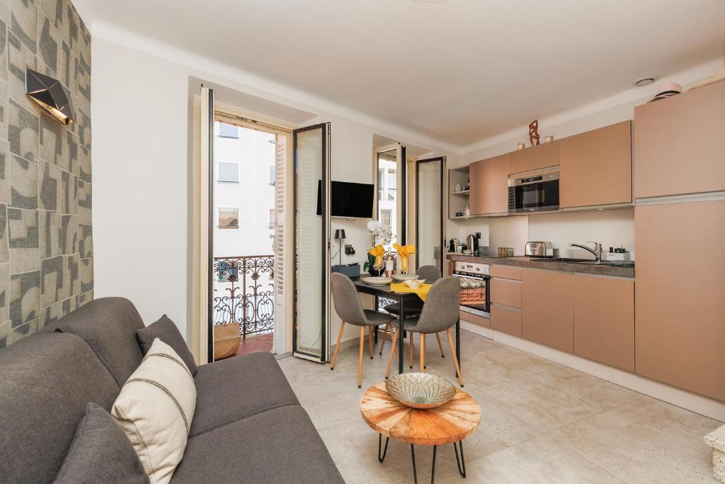 Кухня или мини-кухня в Duplex Charmant et Central Cannes Forville
