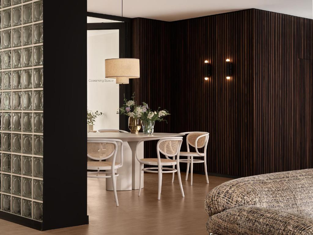 Bob W Munich Schwabing - Resim 13