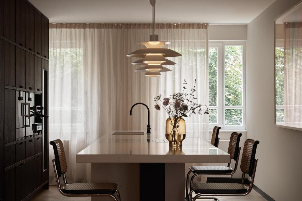 Bob W Munich Schwabing - Resim 18