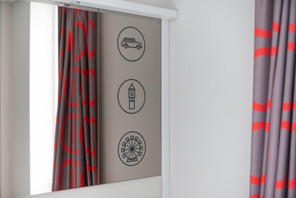 Point A Hotel London Canary Wharf - Resim 10