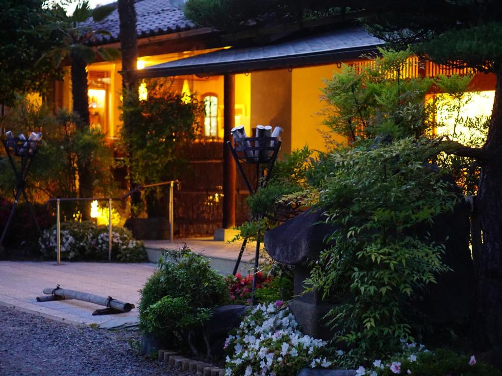Momoyama thumbnail 3