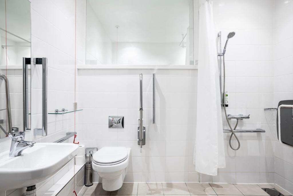 Point A Hotel London Canary Wharf - Resim 41