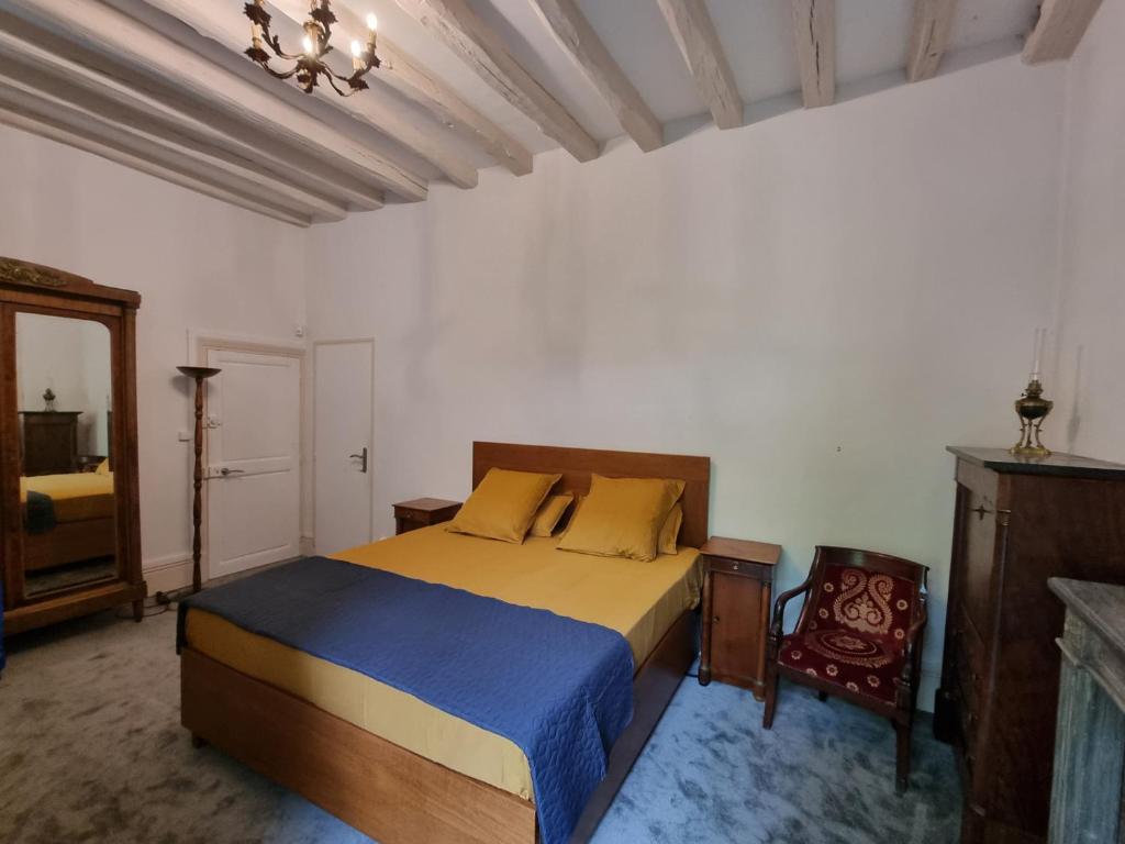 Merlin Cottage - Family Room With Private Bathroom