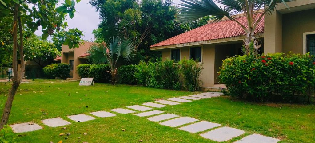 a garden in front of a house at melberry villa in Sānand