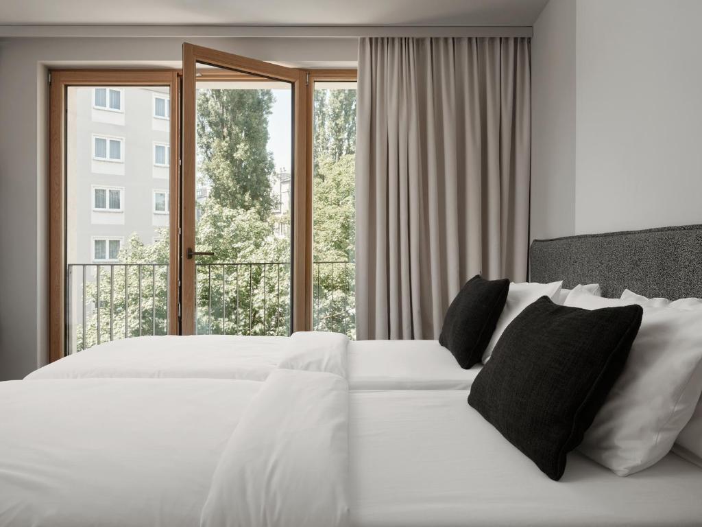 Bob W Munich Old Town - Resim 6