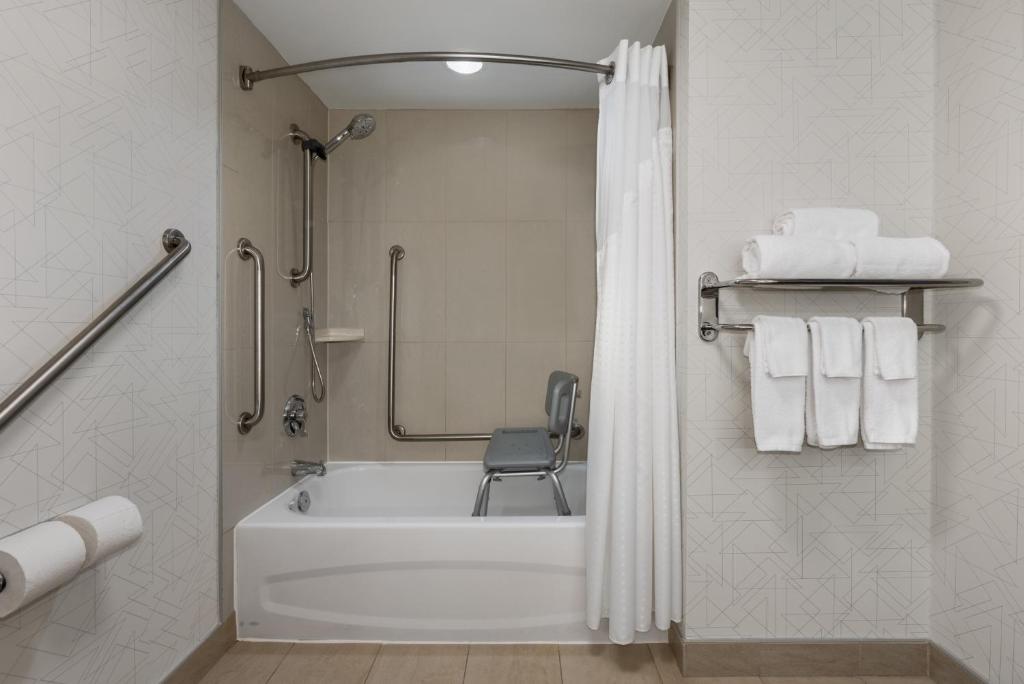 Holiday Inn Express & Suites Ottawa East-Orleans by IHG - Resim 30