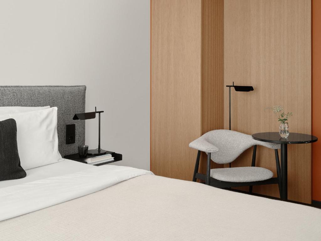 Bob W Munich Old Town - Resim 12