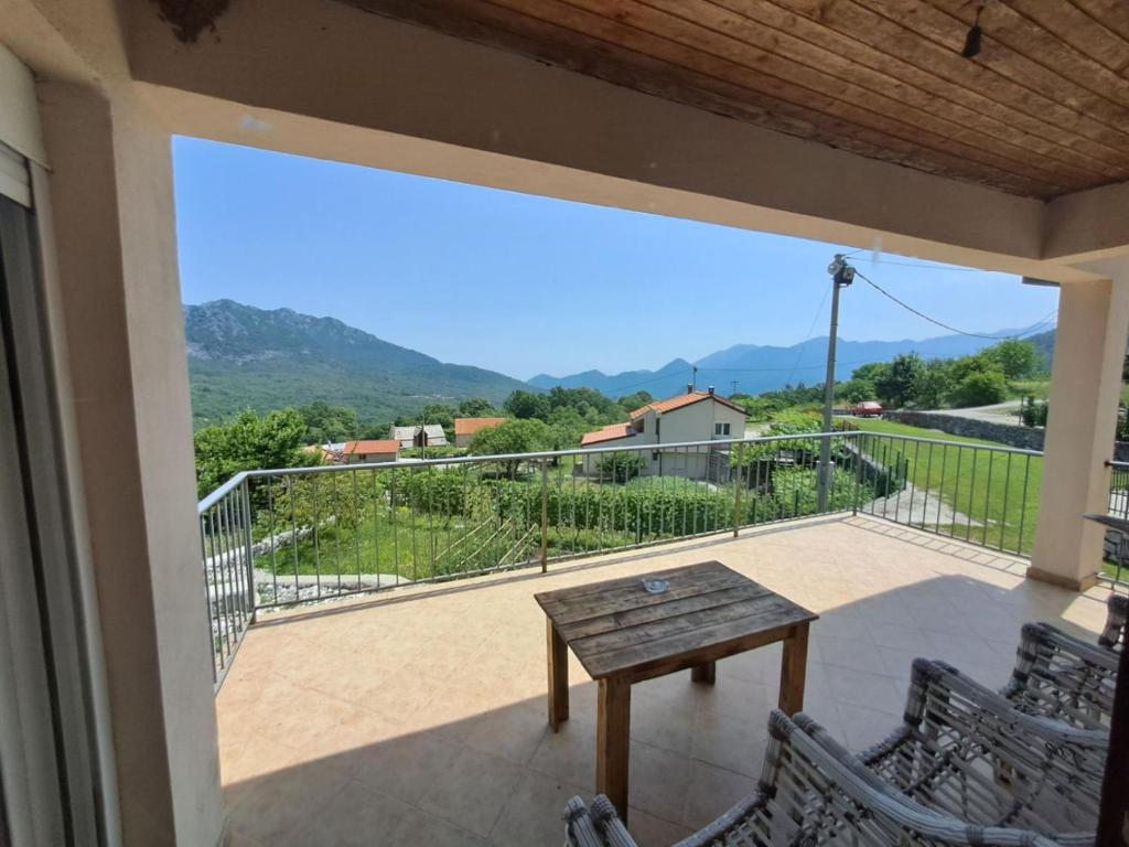 Φωτογραφία από το άλμπουμ του Village house Vukmanovic σε Bukovik