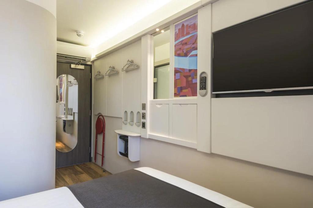 Point A Hotel London Canary Wharf - Resim 44