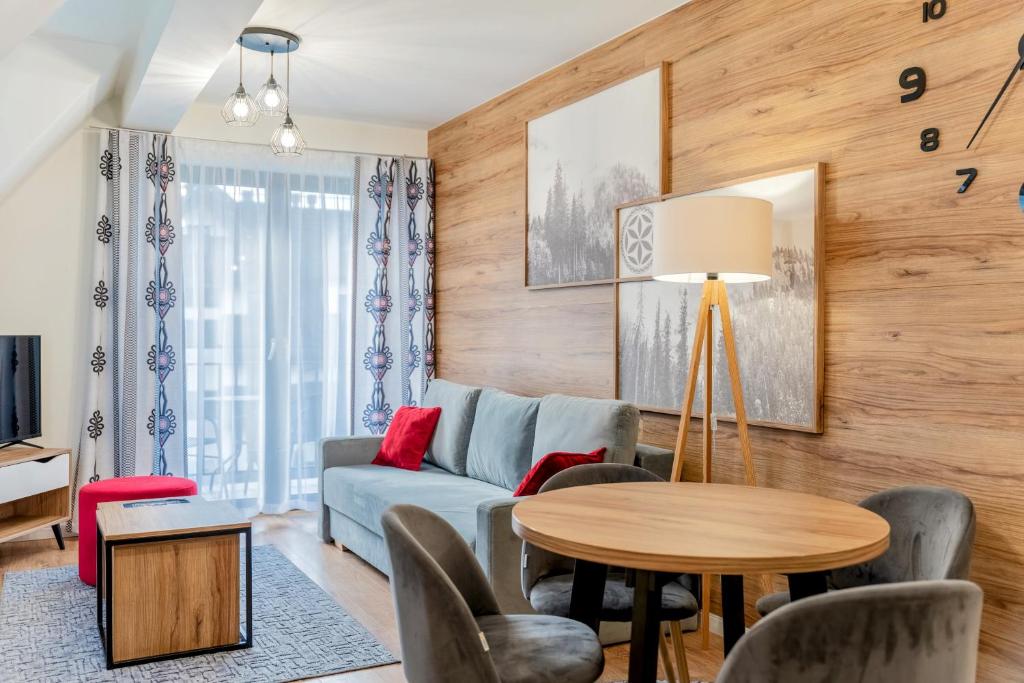Apartament Grapa D8 - Białka Tatrzańska - Darmowy Skibus - Basen - Sauna - blisko Term Bania i wyciągów narciarskich - 带阳台的一卧室公寓