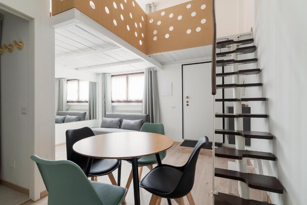 GuestHost - Bright Navigli Apartment