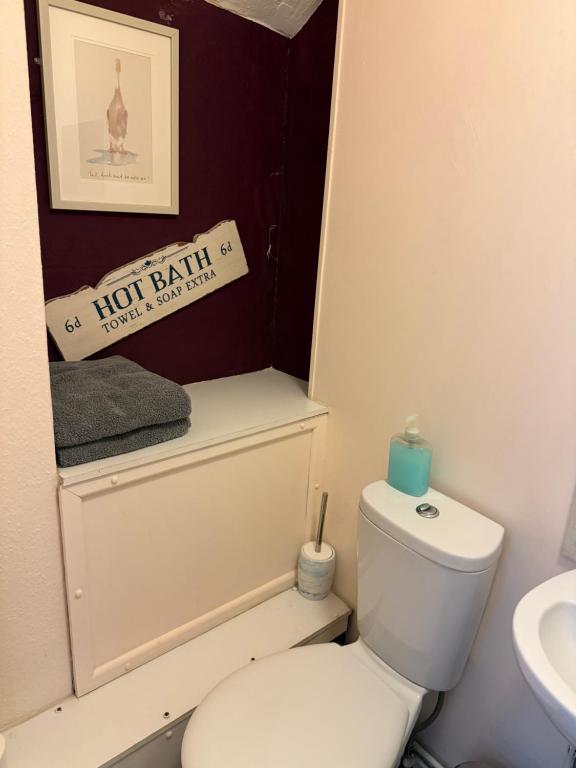 The Bell Inn - Single Room With Private Bathroom