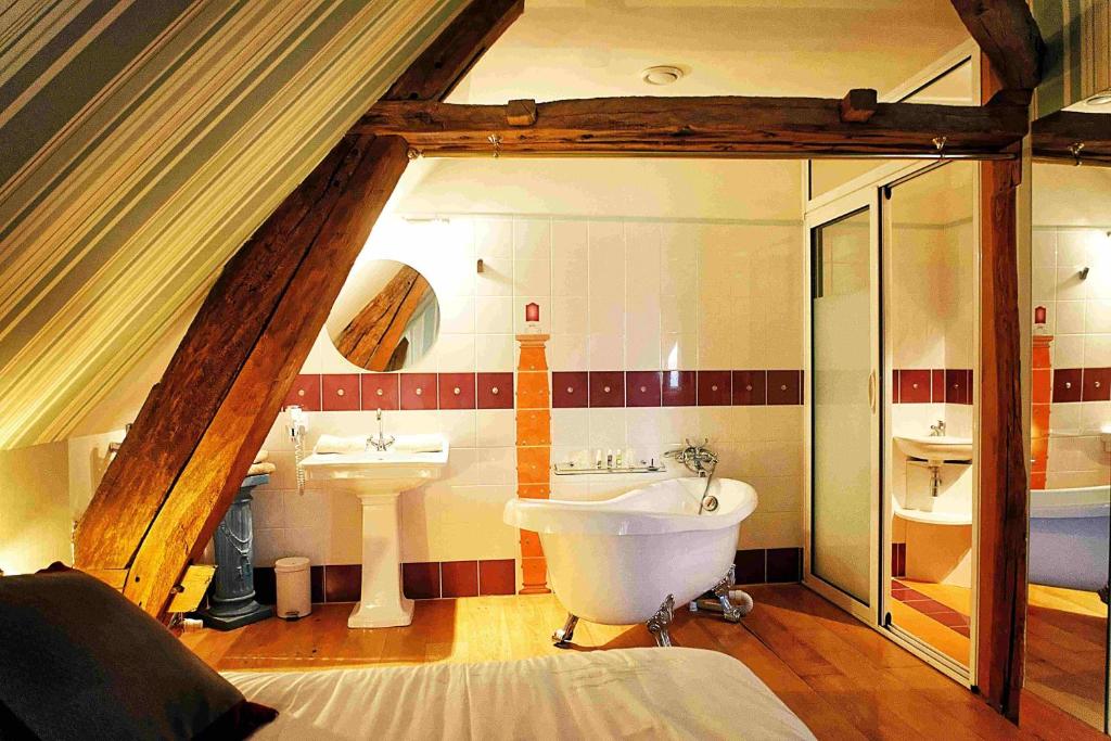 Logis Hôtel Le Relais Louis XI - Chambre Double