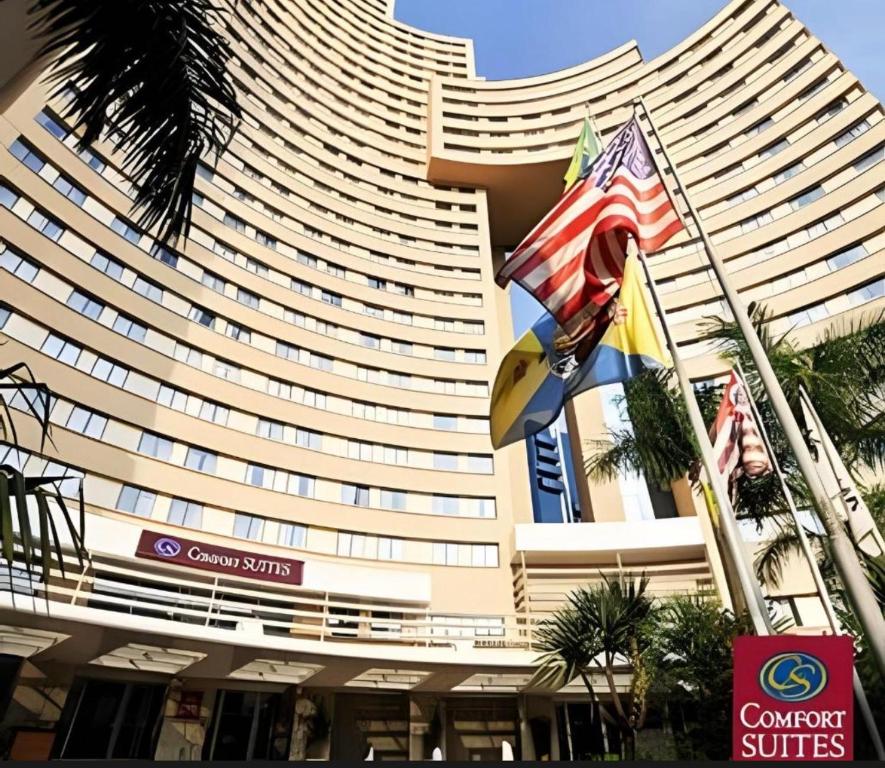 a large building with flags in front of it at Flat em Alphaville in Barueri
