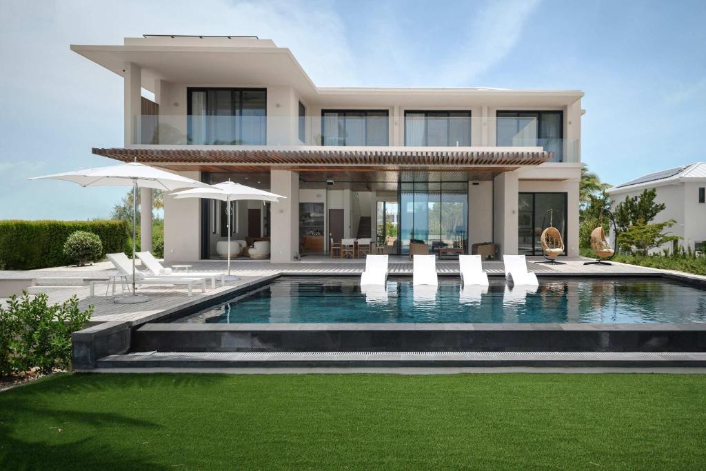 The finest luxury 6 bedroom villa on Grace Bay