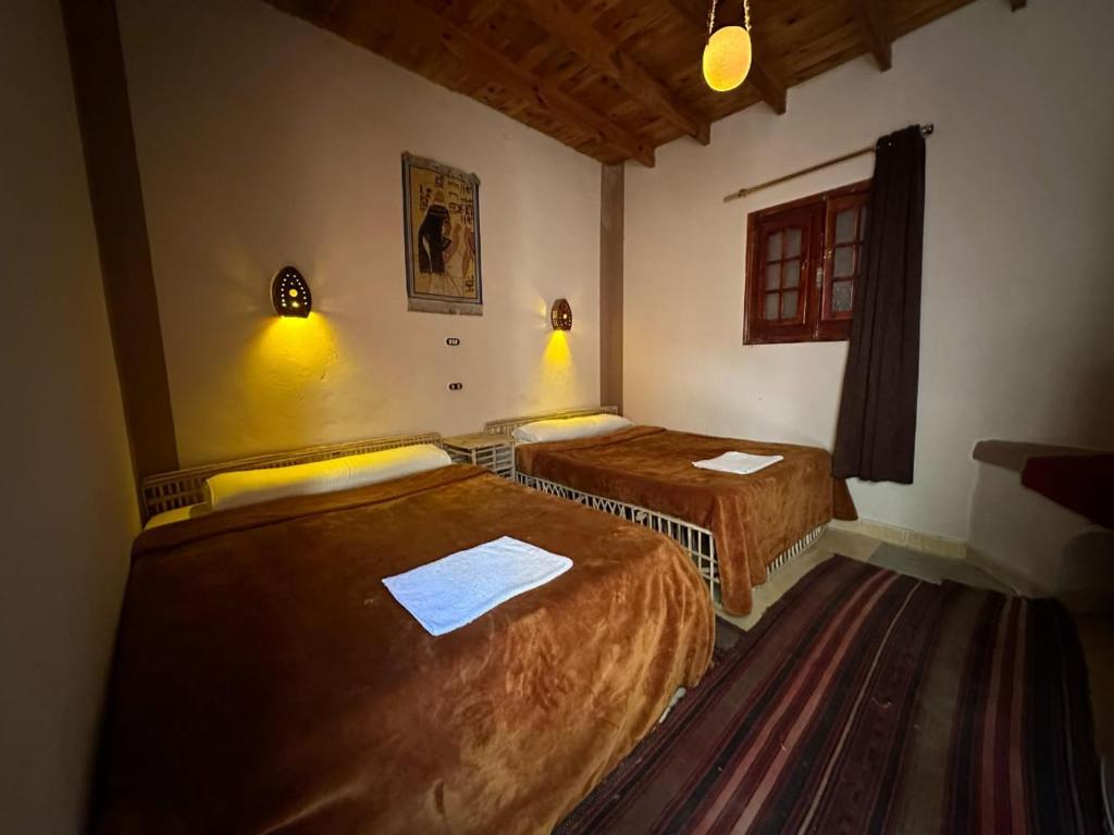 a room with two beds and a window at New star hotel in Siwa