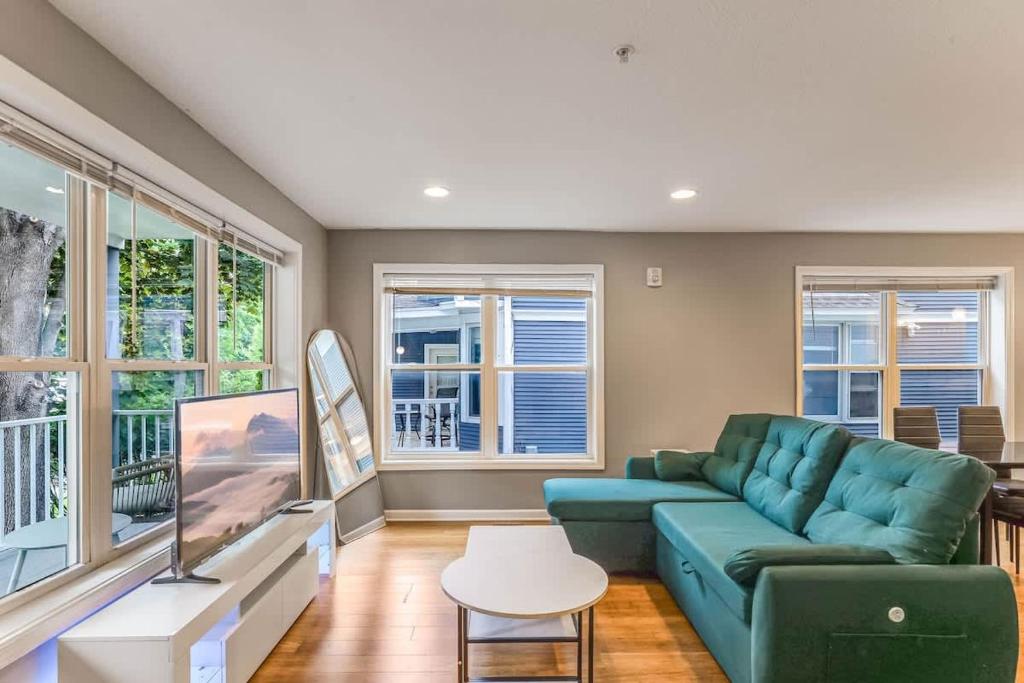 Fotografie z fotogalerie ubytování Modern 3 Bed 3 Bath Condo in Uptown v destinaci Minneapolis