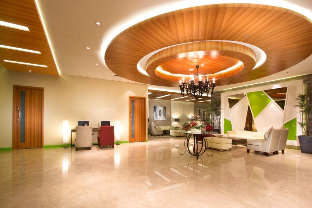 Posezení v ubytování Whiz Prime Hotel Kelapa Gading