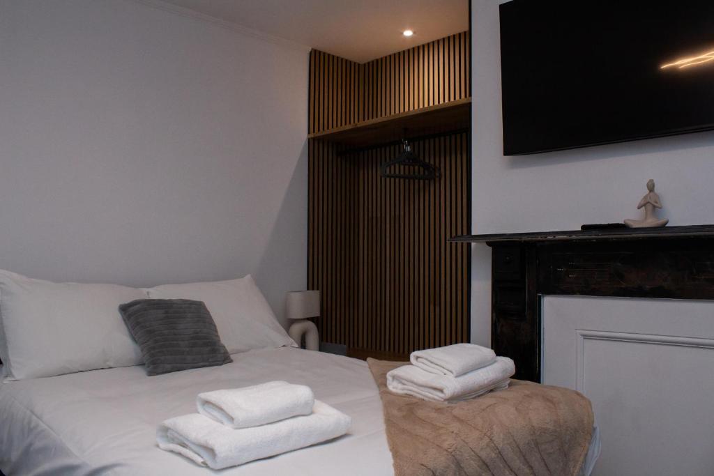 a bedroom with a bed with towels on it at Ivy House in Boston