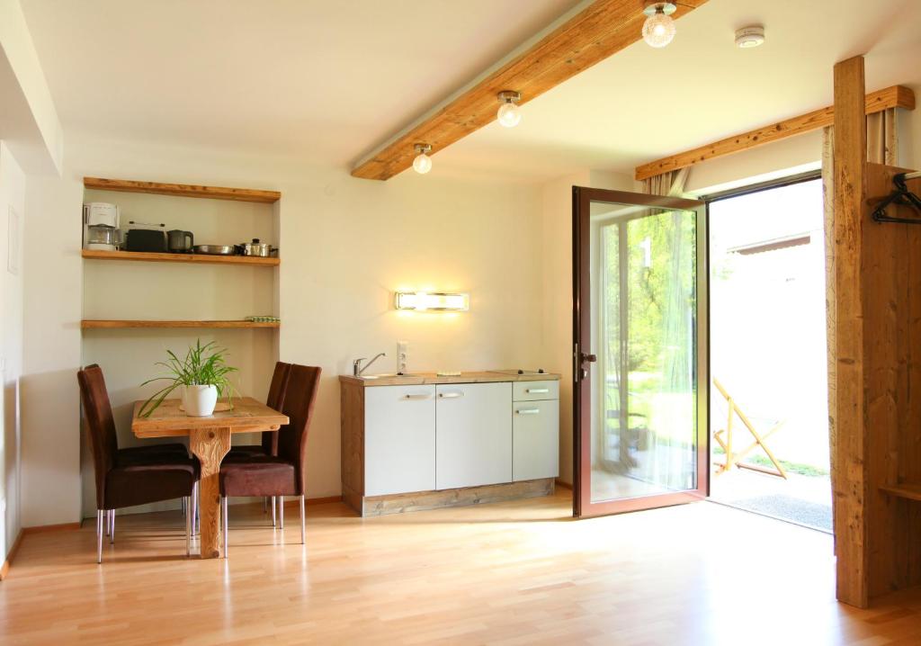 Kuchyň nebo kuchyňský kout v ubytování EuroParcs Wörthersee