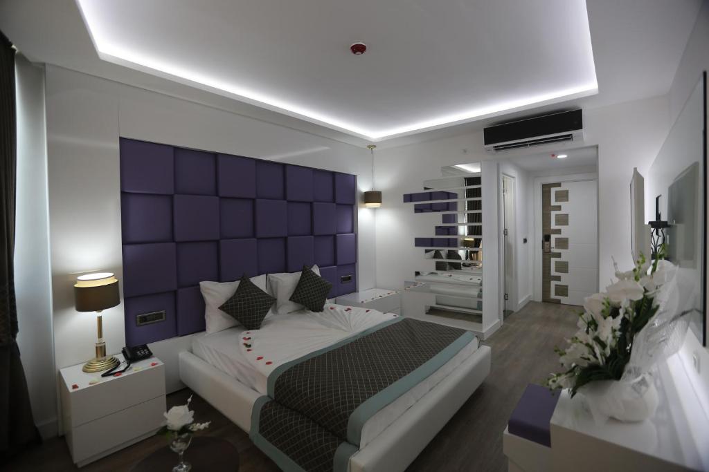 Postel nebo postele na pokoji v ubytování Elips Royal Hotel & SPA