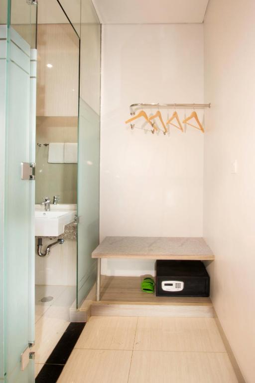 Koupelna v ubytování Whiz Prime Hotel Kelapa Gading