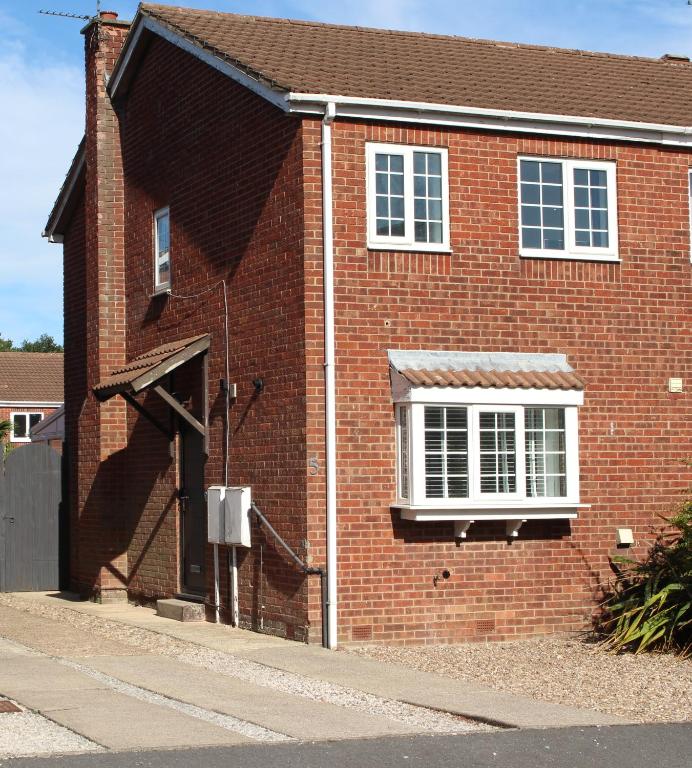 a red brick building with a white window at Fabric View in Holmewood