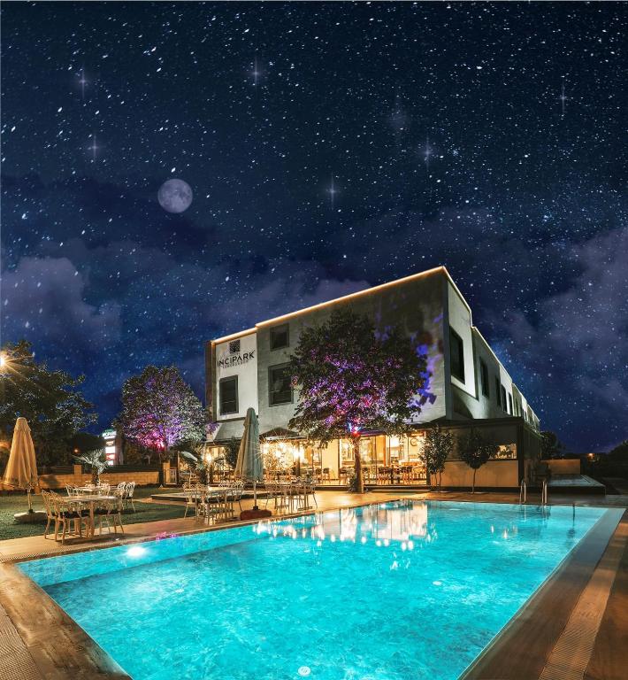 Sundlaugin á İncipark Hotel eða í nágrenninu