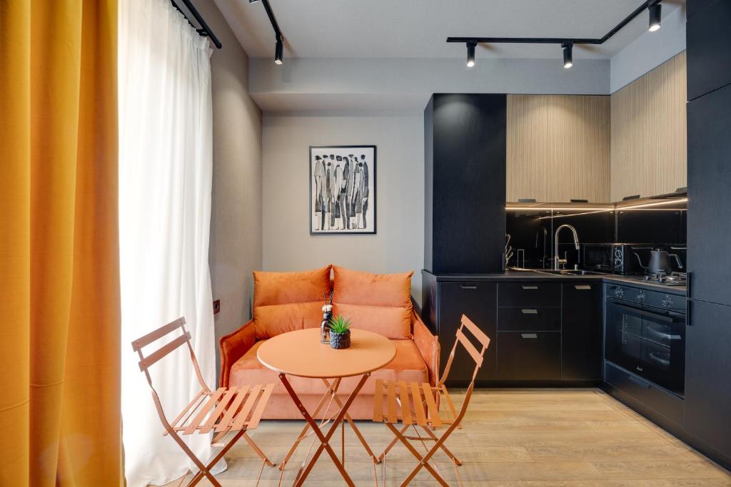 فضای داخلی Ninore Orange Apartment in Old Tbilisi در تفلیس - تصویر ۳