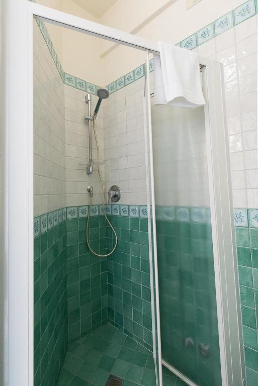 Hotel Trevi Riccione, in centro sul mare con cucina - Resim 8