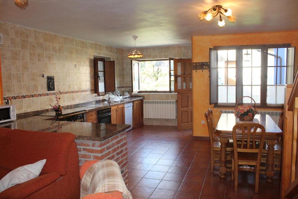 Apartamentos Los Rosales, Ponga – Updated 2022 Prices