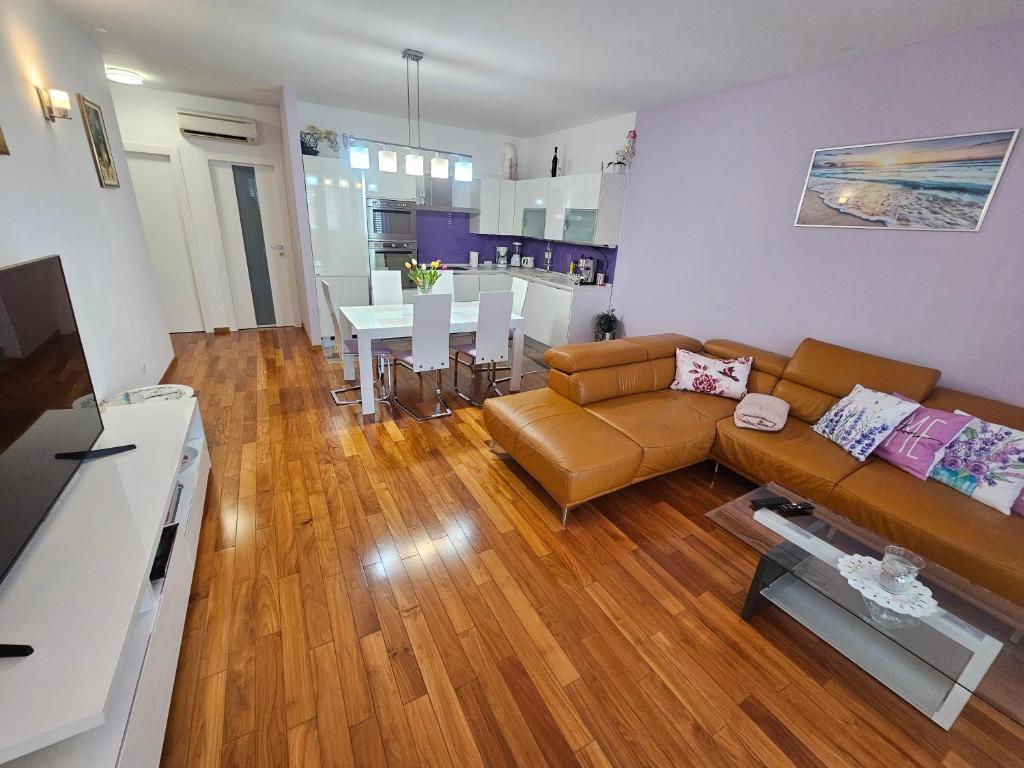 Apartment Azure *CLOSE TO THE BEACH