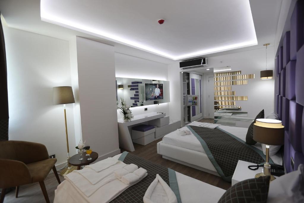 Postel nebo postele na pokoji v ubytování Elips Royal Hotel & SPA