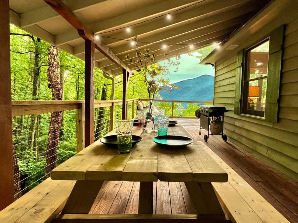 Φωτογραφία από το άλμπουμ του Above the Clouds Cabin σε Franklin