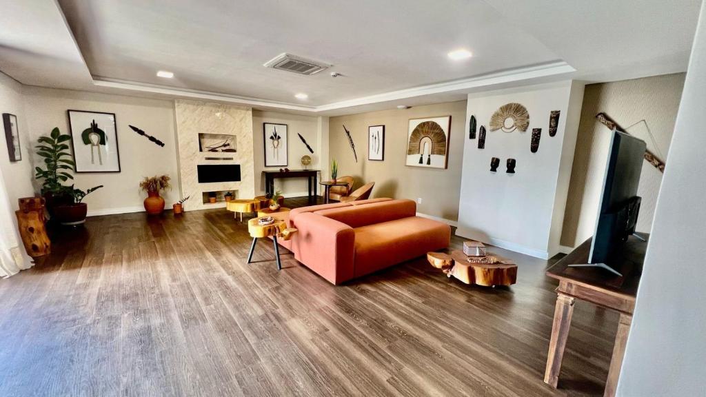 TV a/nebo společenská místnost v ubytování Gran paradiso resort Campos do jordão