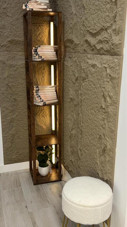 Hotel Villa potasa 19, a stool and a book shelf with a chair at Villa potasa 19 in Madrid