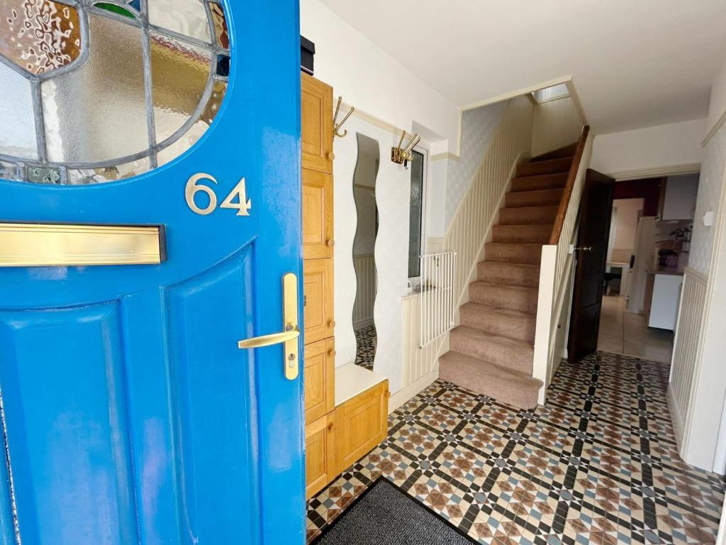 ホーンチャーチにあるEasy London Access 9mins Walk to Elm Park Station & Near City Airportのギャラリーの写真