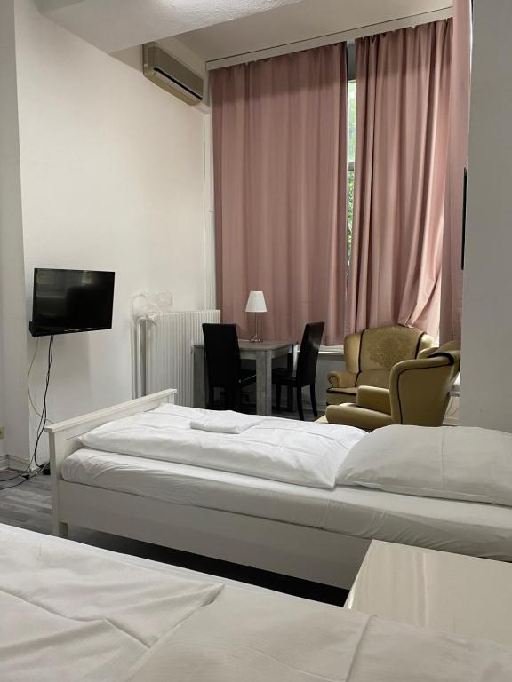 Postel nebo postele na pokoji v ubytování A&S Ferienwohnungen Koblenzer Strasse